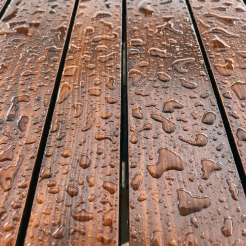 raindrops-on-a-brown-wooden-surface-close-up-2025-01-09-12-22-26-utc raindrops-on-a-brown-wooden-surface-close-up-2025-01-09-12-22-26-utc